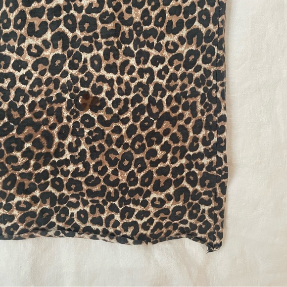 Acacia Basics | Leopard V Neck Tee | Small - Picture 5 of 5